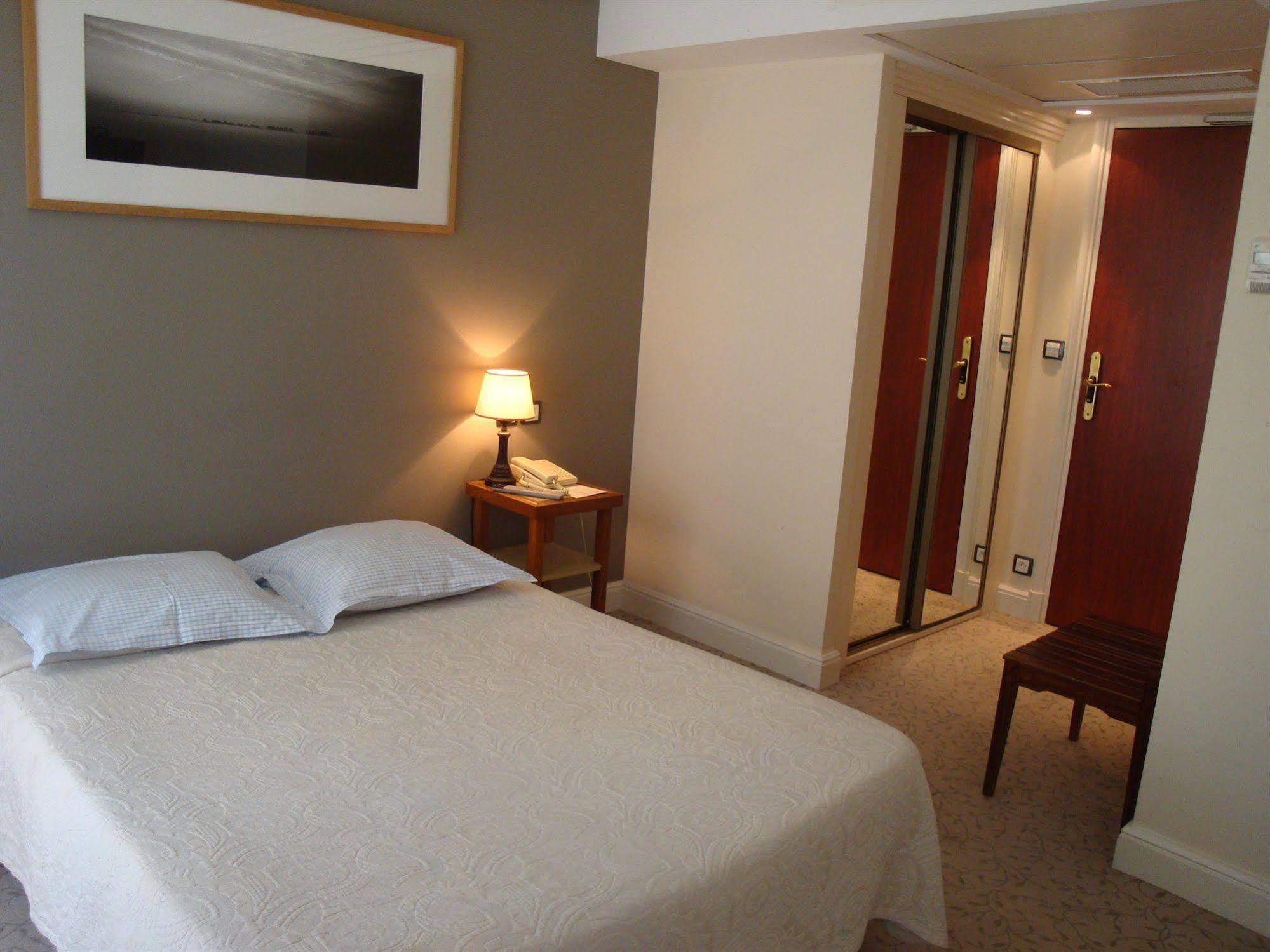 De France Et Chateaubriand Hotel 3*