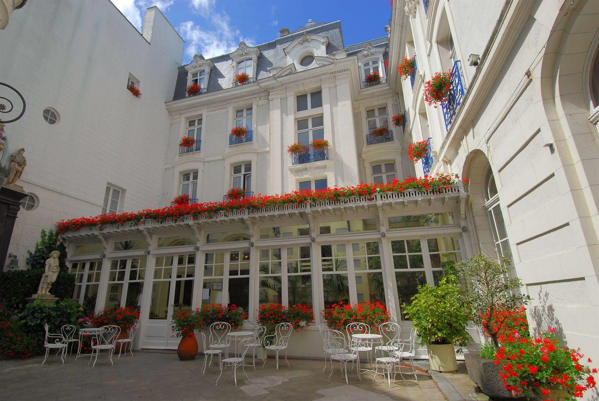 Hotel France Et Chateaubriand 3*